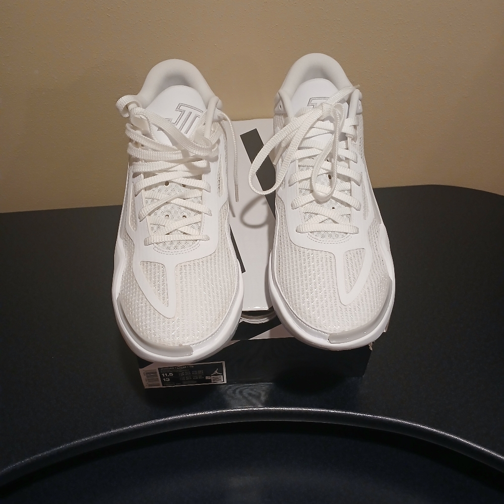 Jordan Men's White Low-Top Athletic Sneakers - Picture 5 of 10